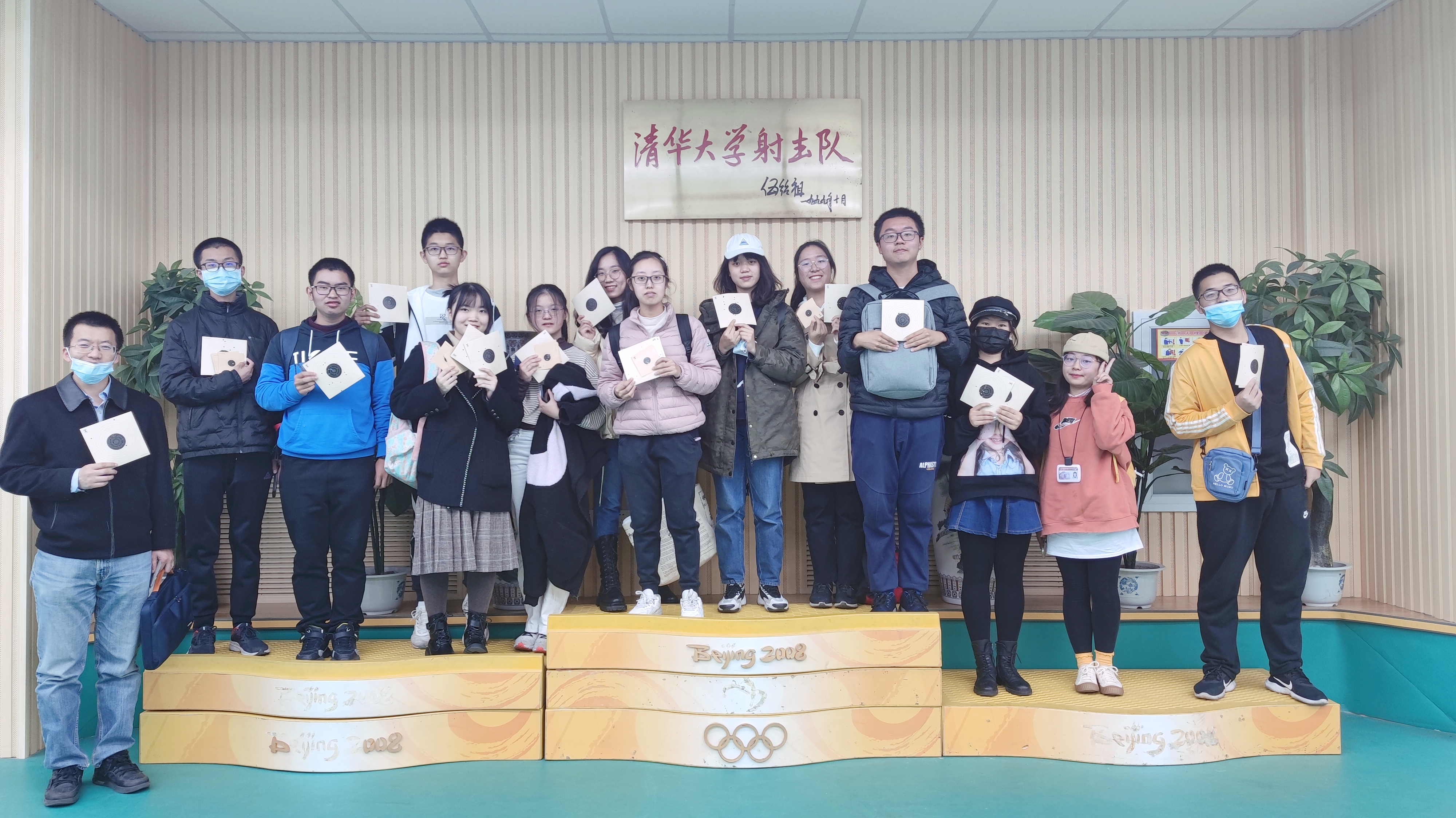 20210102-清华大学“新生导引课”建设纪实-吴玉新-参加射击体验项目.jpg