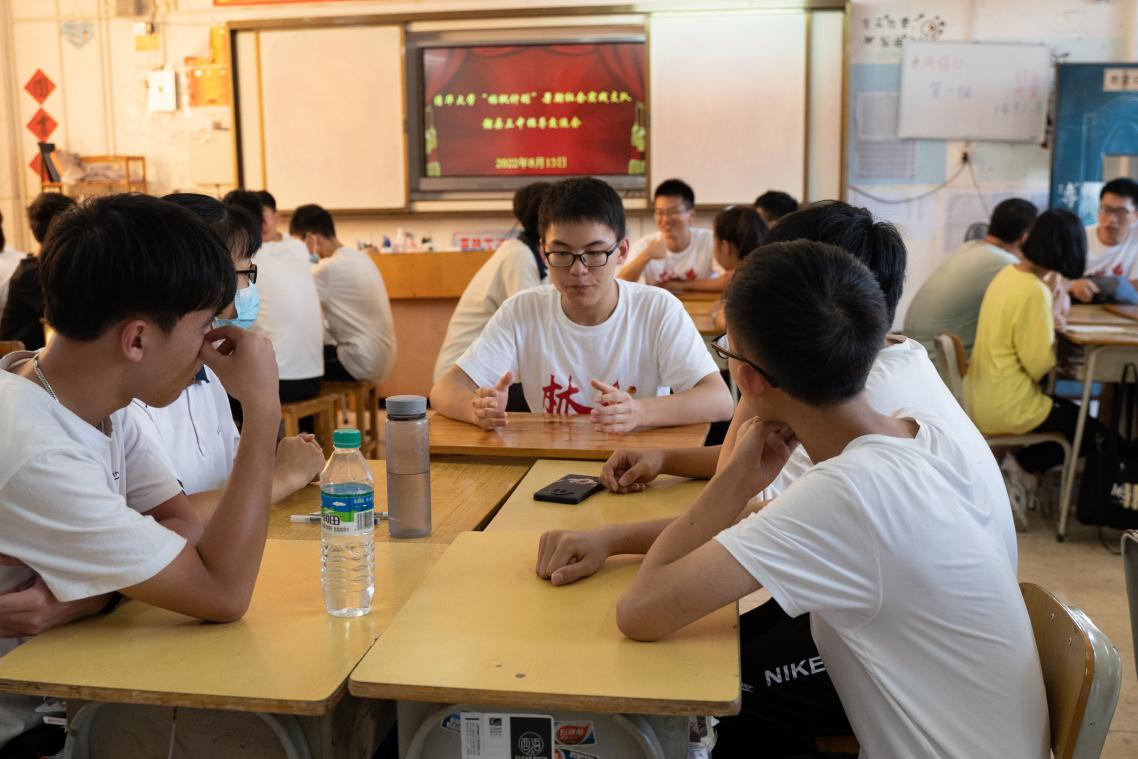 20220808-0814-清华大学“林枫计划”师生赴江西赣县区调研实践-桂雨谦摄-支队师生与当地中学生交流.jpg